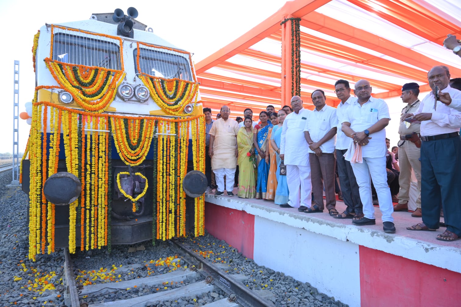 प्रधानमंत्री नरेंद्र मोदी यांच्या हस्ते वर्धा ते कळंब रेल्वेगाडीचा शुभारंभ, लोकार्पण