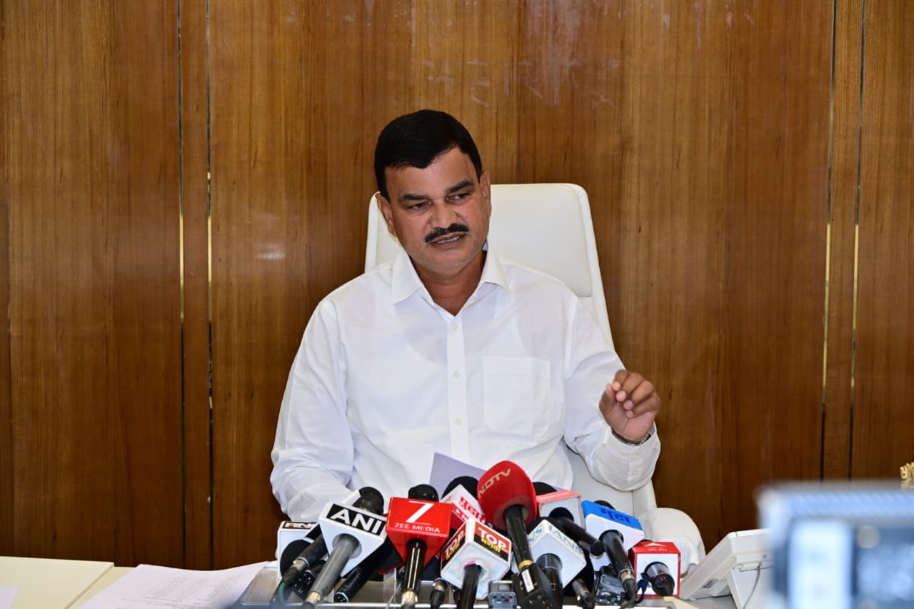 पूरग्रस्त शेतकऱ्यांसाठी दुष्काळाच्या निकषाप्रमाणे मदत करणार – कृषीमंत्री दत्तात्रय भरणे