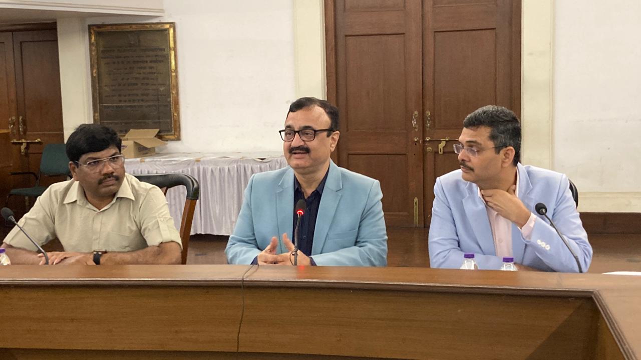 पदवीधर व शिक्षक मतदार याद्यांमध्ये नाव नोंदविण्याचे विभागीय आयुक्त डॉ. चंद्रकांत पुलकुंडवार यांचे आवाहन