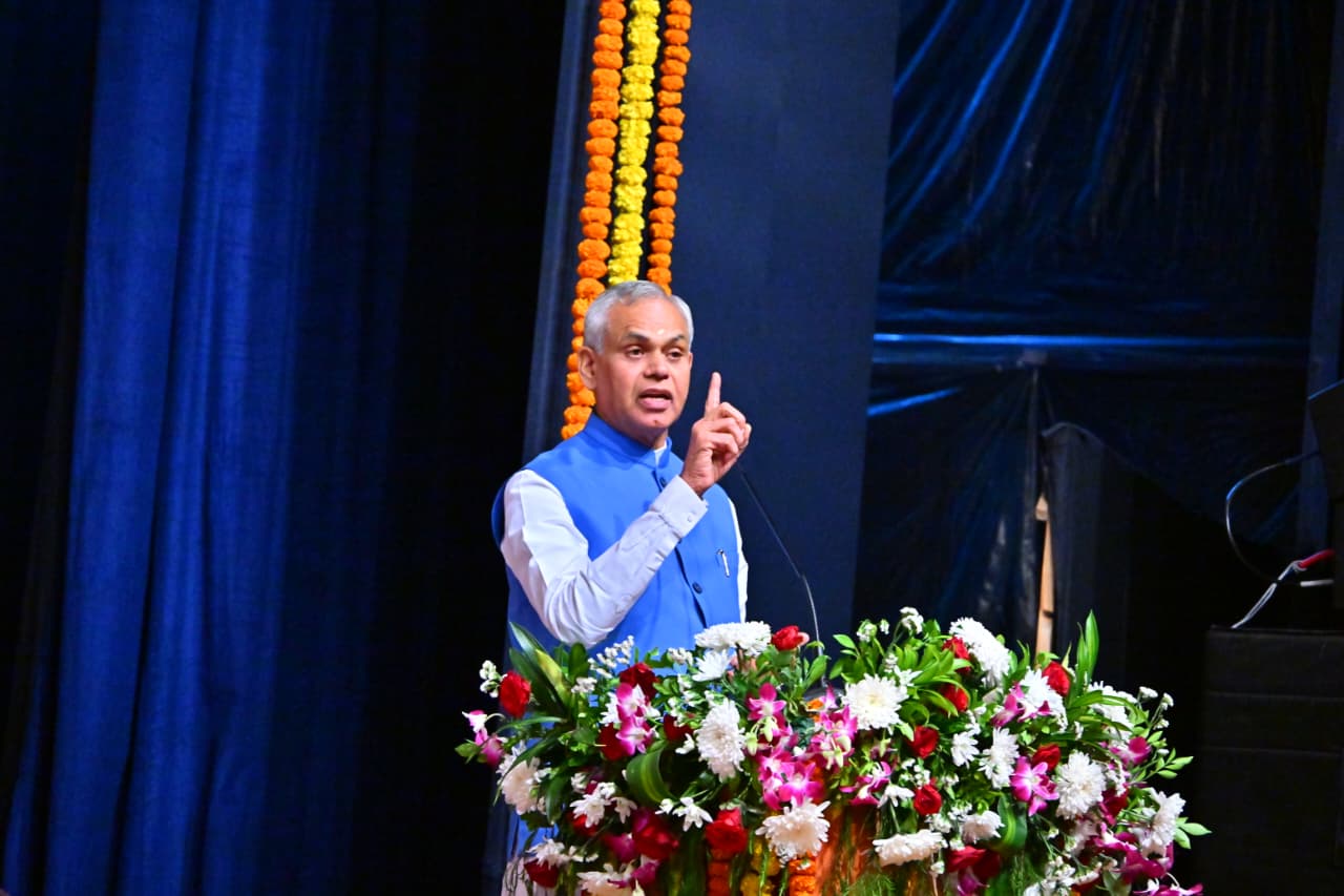 शैक्षणिक संस्थांनी विद्यार्थ्यांना शिक्षित, दीक्षित आणि योग्य नागरिक बनवावे : राज्यपाल आचार्य देवव्रत