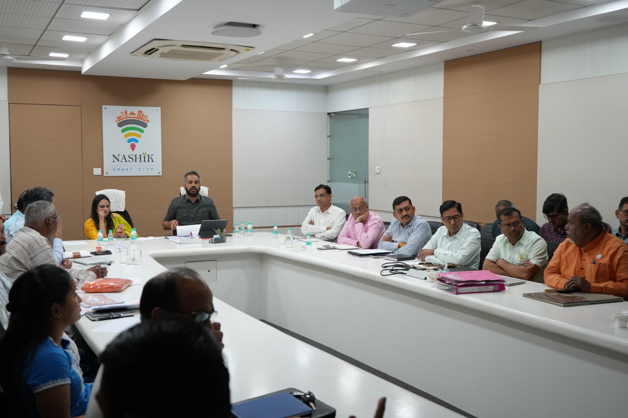 ‘नाशिक–त्र्यंबकेश्वर सिंहस्थ कुंभमेळा २०२७’साठी ध्वजस्तंभ व पताका रचना आढावा बैठक