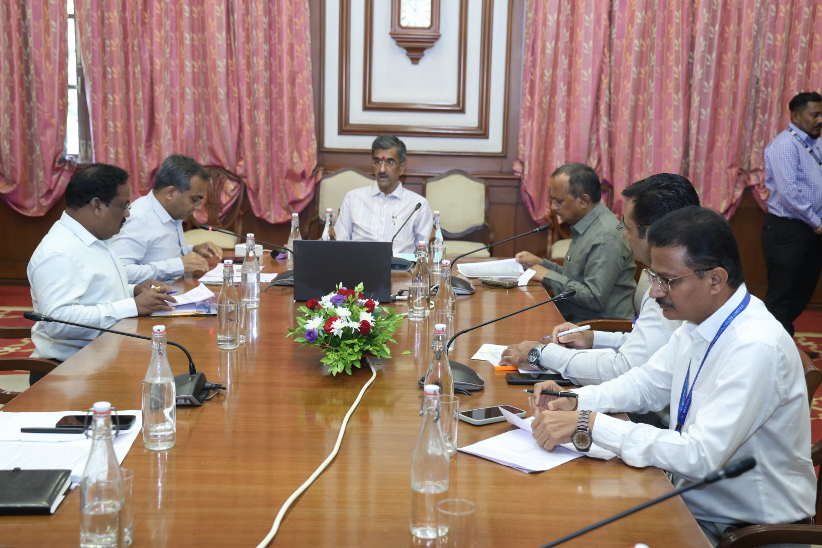 कोळसा खाणींमुळे होणारे प्रदूषण टाळण्यासाठी वेस्टर्न कोलफिल्डस लिमिटेड कंपनीने तातडीने उपाययोजना कराव्यात – मंत्री शंभूराज देसाई